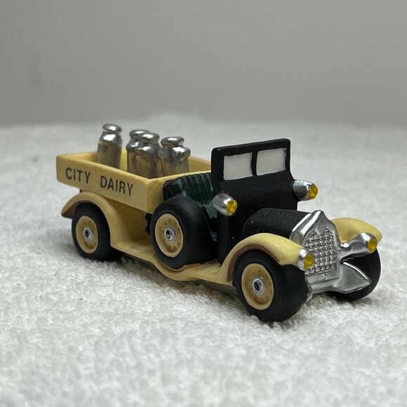 Dept 56 Transport - Dairy Truck, Christmas in the City Loose Figurine from 1988 - Picture 3 of 7